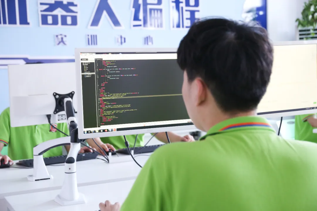 �����W(xu��)У�����B(y��ng)��(sh��)�ü����˲ŵ��S��u�@