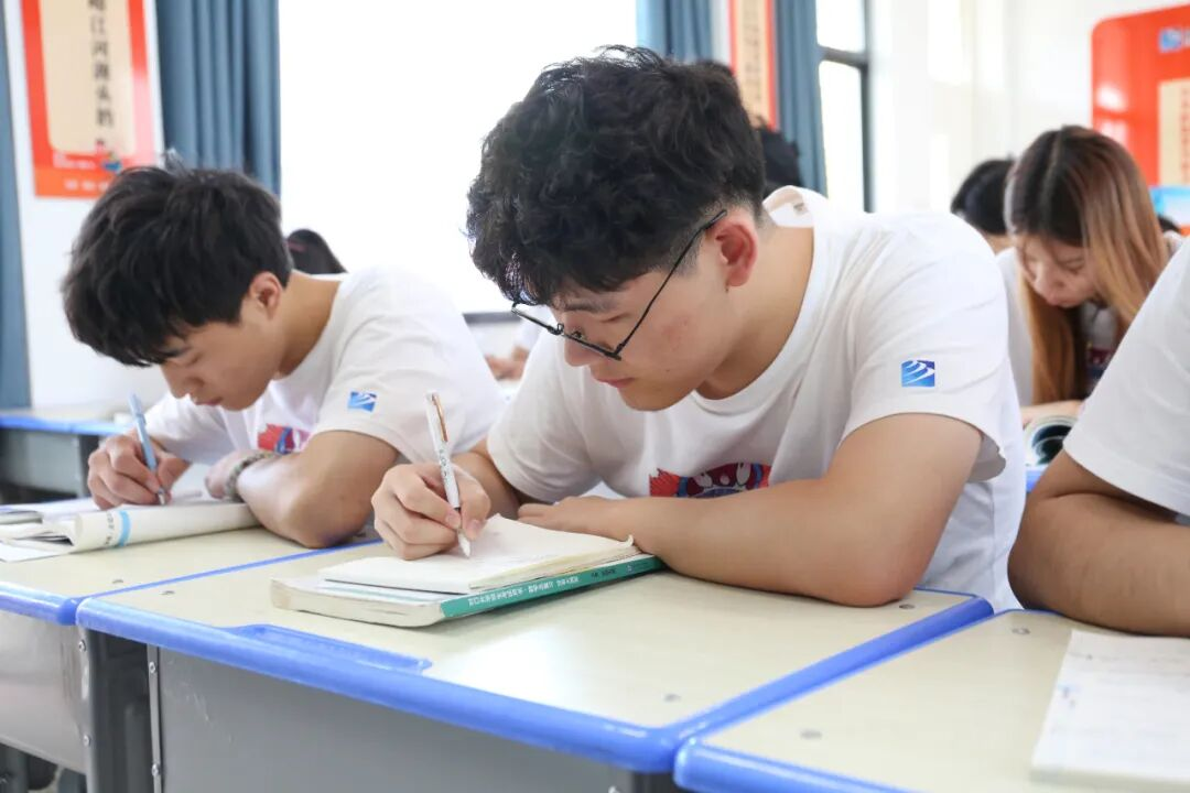 �������A�����W(xu��)У 2026 ��������(b��o)���_�������������䁾Ͷ�Ԫ���L(zh��ng)֮·